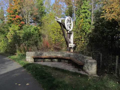 SJ0679 : Old crane beside railway path at Dyserth