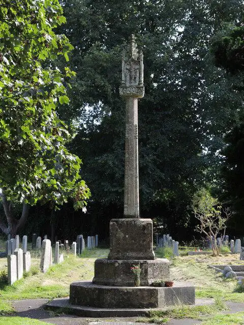ST4552 : Great War memorial cross in St Andrew's