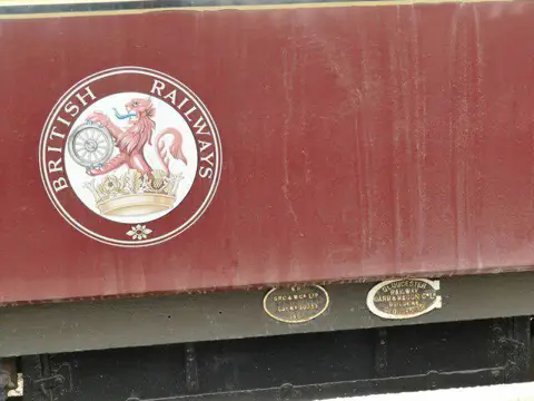 NU2111 : Carriage detail