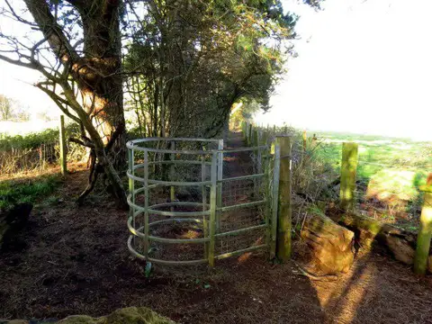 SP5606 : Kissing gate on a footpath