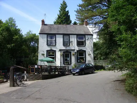 SS5992 : The Railway Inn, Killay