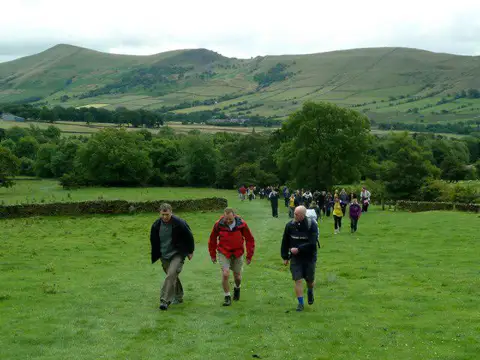SK1185 : Climbing to Grindslow Knoll