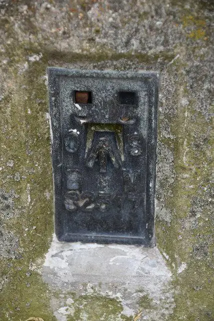 SZ5678 : Bracket, Triangulation pillar, Wroxall Down