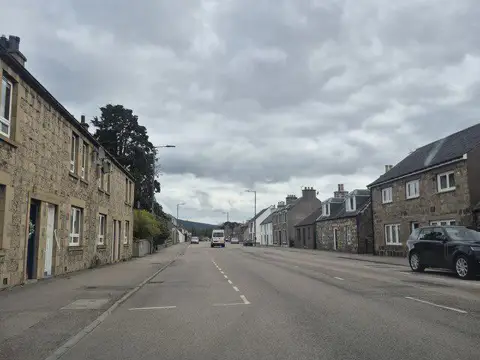 NJ2643 : A95 in Aberlour