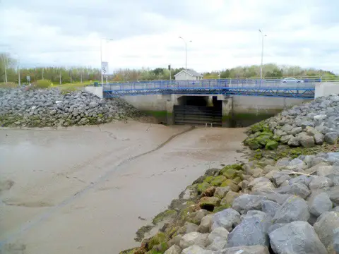 SS5098 : Afon Dafen emerges from a sluice, Llanelli