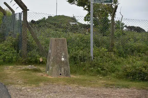 SZ5678 : Triangulation Pillar, Wroxall Down