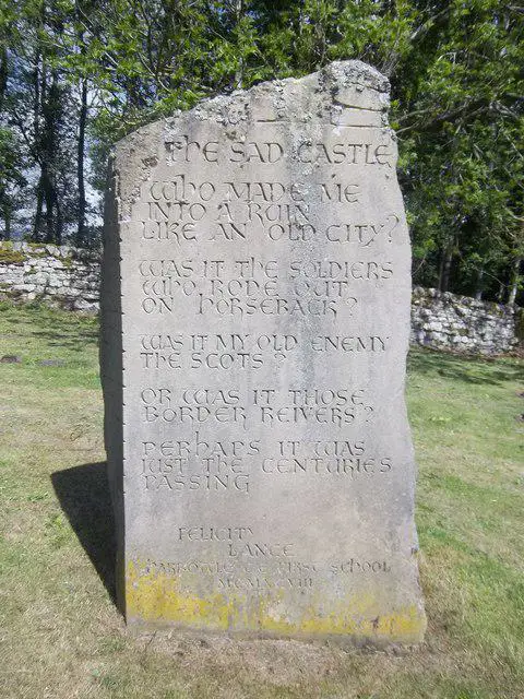 NT9204 : 'Sad Castle' stone