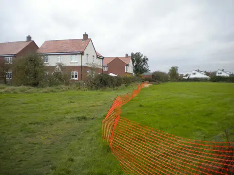 SK6556 : Footpath to Ash Grove, Farnsfield