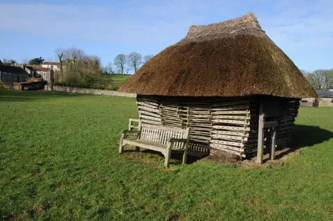 ST5250 : Sheep hurdles and thatched shelter
