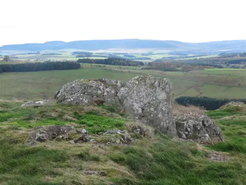 NT9207 : Rocky outcrop on Gallow Law