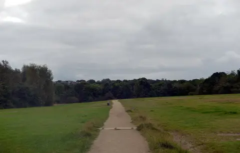 SE2127 : Path, Oakwell Hall Country Park