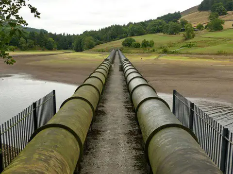 SK1788 : Pipe bridge over Ladybower Reservoir