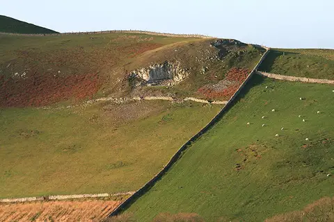 NT8025 : Crookedshaws Hill