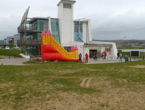 SS4999 : Discovery Visitor Centre, Millennium Coastal Park, Llanelli