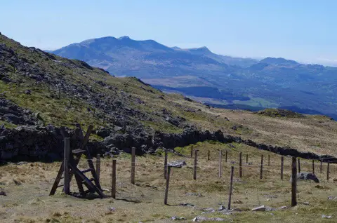 SH8622 : Col below Aran Fawddwy and view to Cader Idris