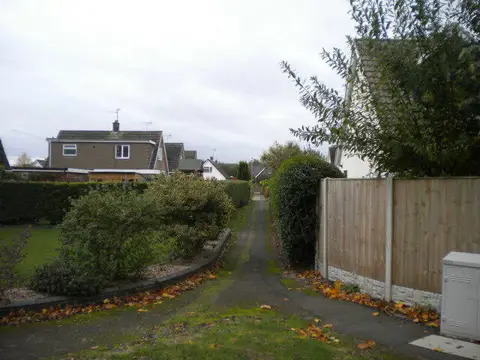 SK6556 : Footpath to the Ridgeway, Farnsfield