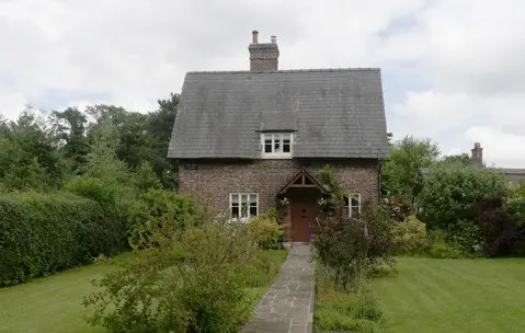 SJ8383 : 4 Farmfold, Styal