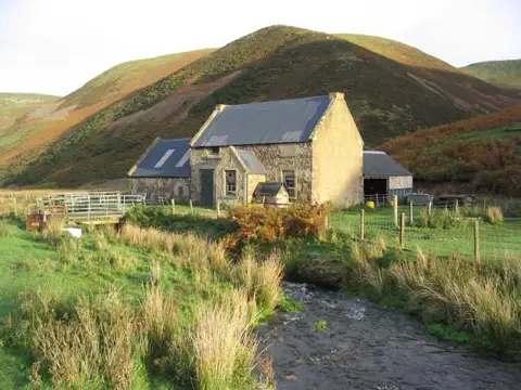 NT8016 : Old building at Heatherhope