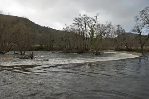 SJ1943 : Horseshoe Fall Weir - The view from behind the weir