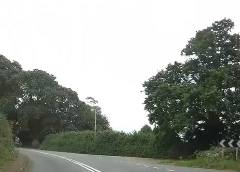 SX9899 : Bend on the B3181 travelling south