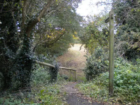 SK6756 : Steps to footpath to Edingley south of Kirklington