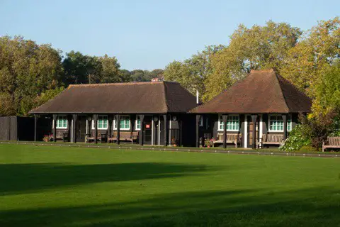 TQ2786 : Parliament Hill : Bowling green clubhouse