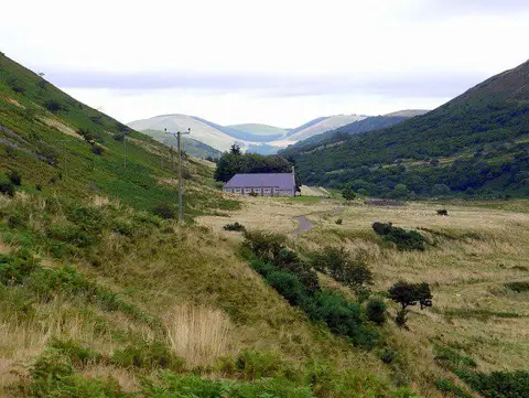 NT8825 : Cuddystone Hall from the south