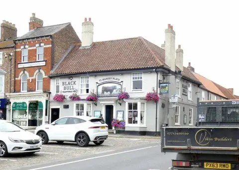 SE4282 : Black Bull