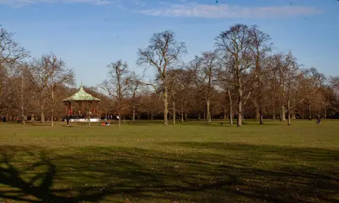 TQ3977 : Greenwich : Greenwich Park and bandstand
