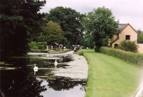 SJ2105 : Belan Bottom Lock