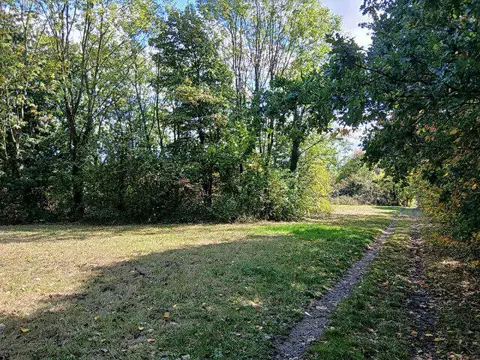 SJ6908 : Track in Telford Town Park