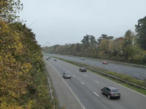 SX9899 : Looking north along the M5 from the road bridge at Budlake