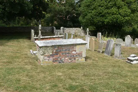 TV5598 : Tomb, Church of St Mary