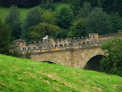 NU1813 : The Lion Bridge