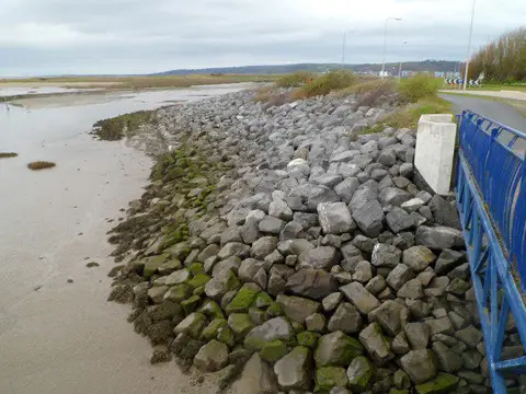 SS5098 : Boulders near a footbridge across the Afon Dafen, Llanelli