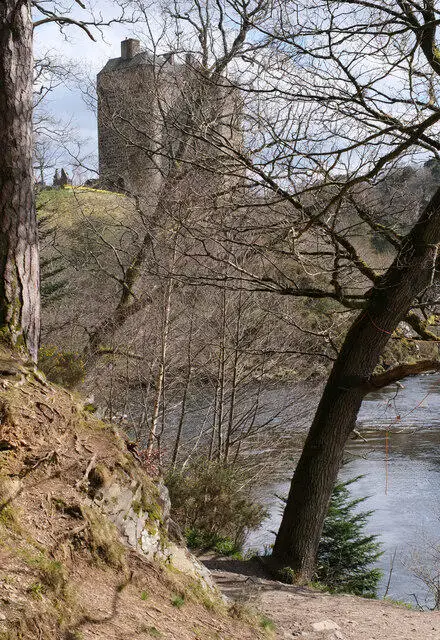 NT2340 : Neidpath Castle