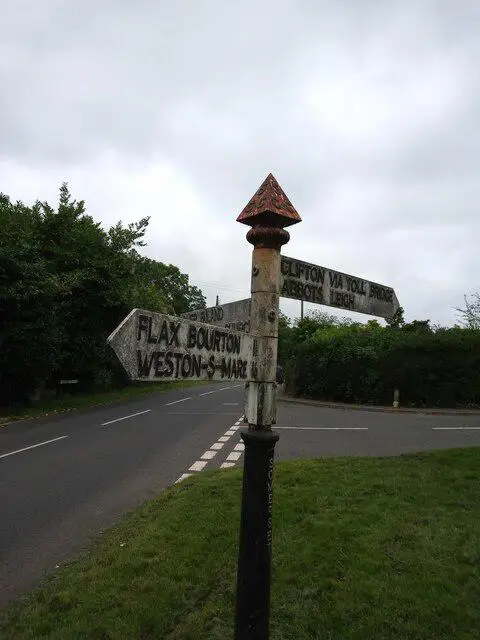 ST5171 : Fingerpost at Failand 