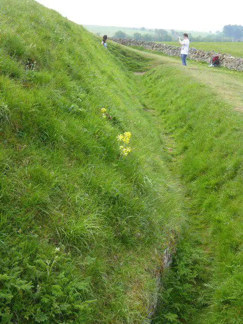 SP0225 : The western face of Belas Knap long barrow, and the path that surrounds it