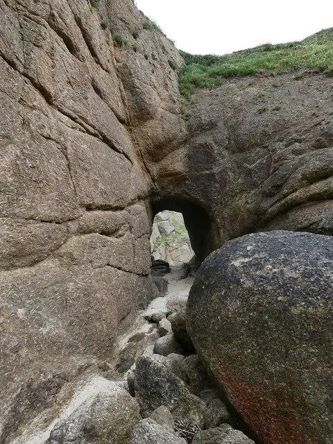 SW3721 : Porthgwarra - Small tunnel through rocks