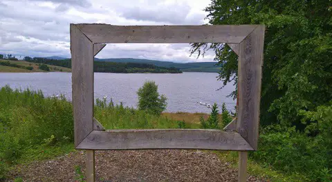 NY6687 : Picture-frame with a view