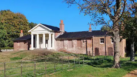 TQ4187 : The Temple, Wanstead Park