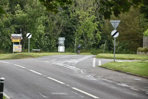 TV5598 : Old Willingdon Rd