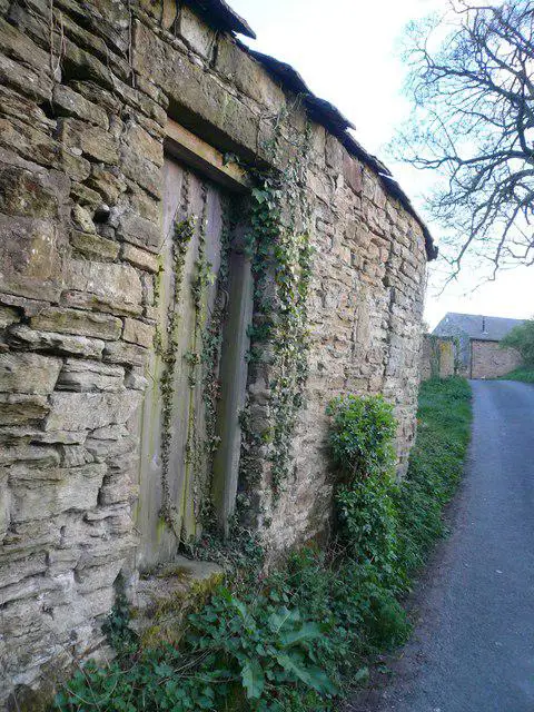 SK3860 : A Door in a Wall