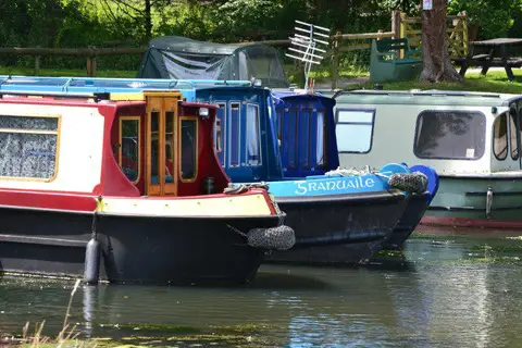 SO3106 : Narrowboats in marina at Goytre