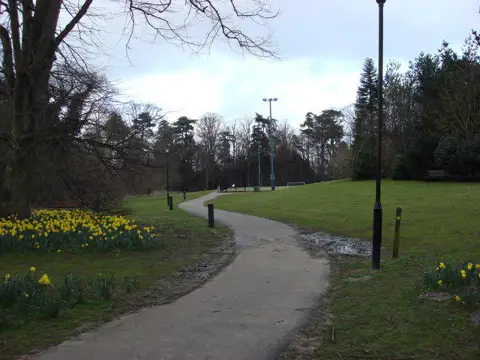 TL8662 : Footpath, Nowton Park