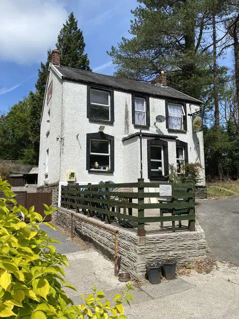 SS5992 : Railway Inn, Killay