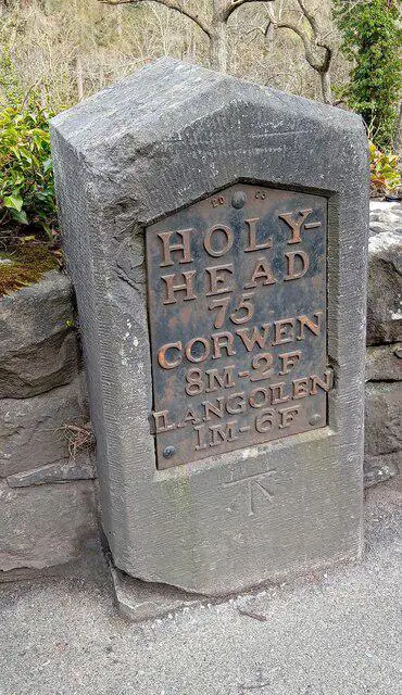 SJ1943 : Mile Stone - Corwen 8