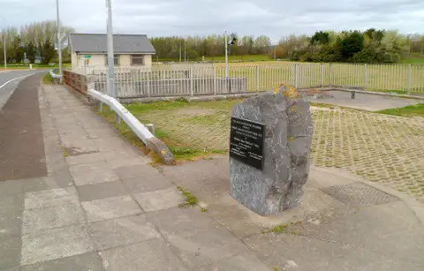 SS5098 : Plaque recording the opening of the Afon Dafen River Crossing, Llanelli