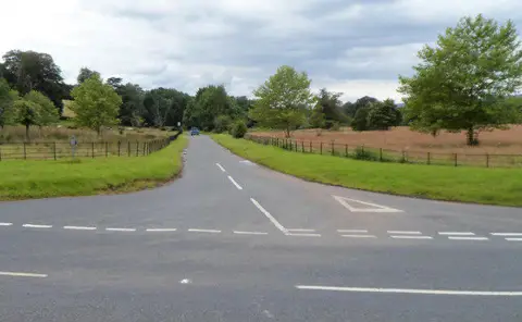 SO3608 : Road to Bettws Newydd