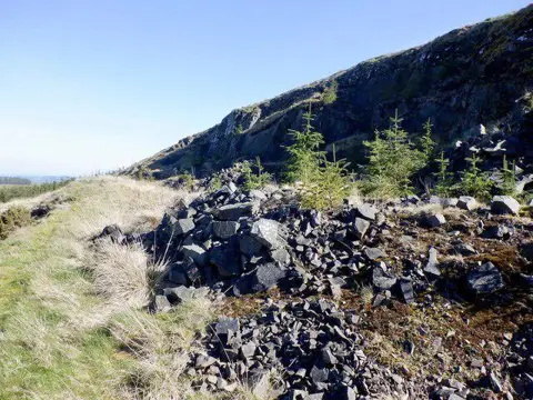 NT7418 : Quarry, Scaw'd Law